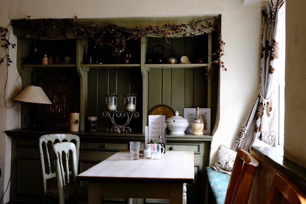 wire furniture
dining room